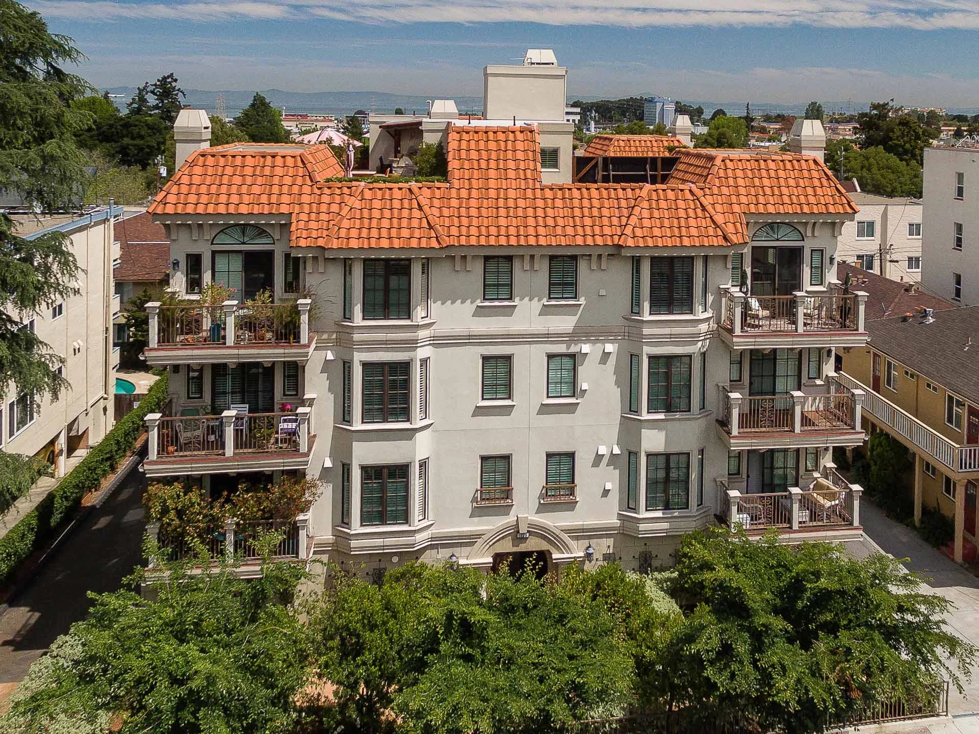Modern 2-Bed Condo with Roof Deck & Prime Broadway Location