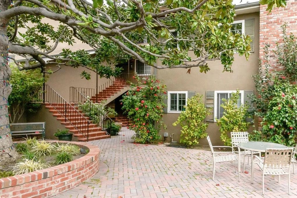 Exceptional Studio Courtyard Apartment in Baywood