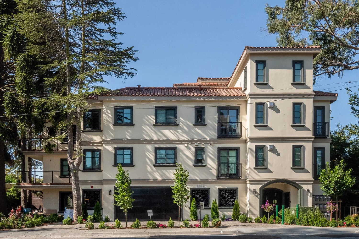 Luxurious Condominium in Burlingame CA - Unit 304