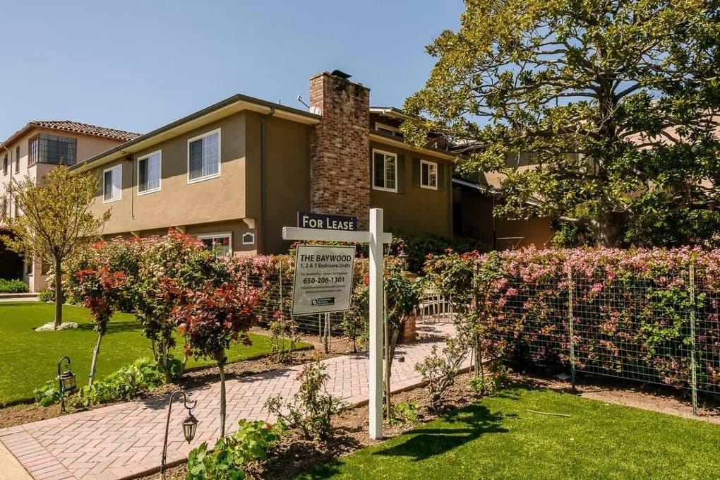 Studio in San Mateo's Baywood — Steps to Downtown