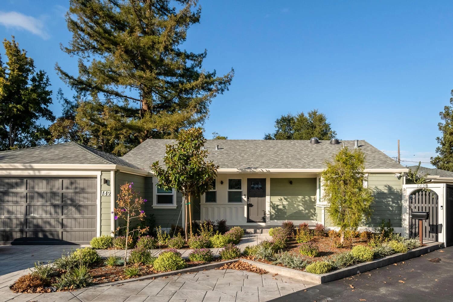 Spacious 4 Bedroom Smart Home on Coveted Cul-de-Sac Near Hillsdale
